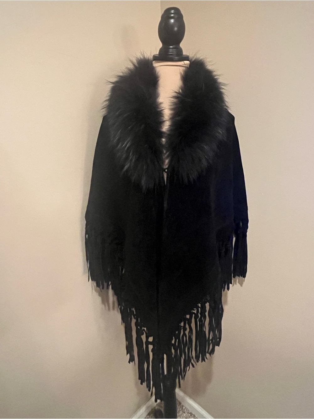 Dana Stein Black Farm-Raised Suede & Removable Fur Collar Fringe Shawl, O/S